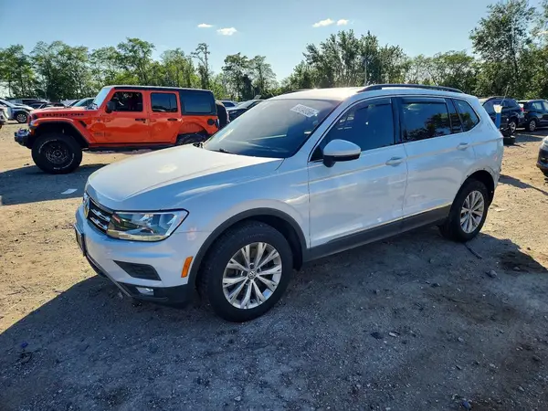 3VV2B7AX0JM038982 2018 VOLKSWAGEN TIGUAN - Image 1