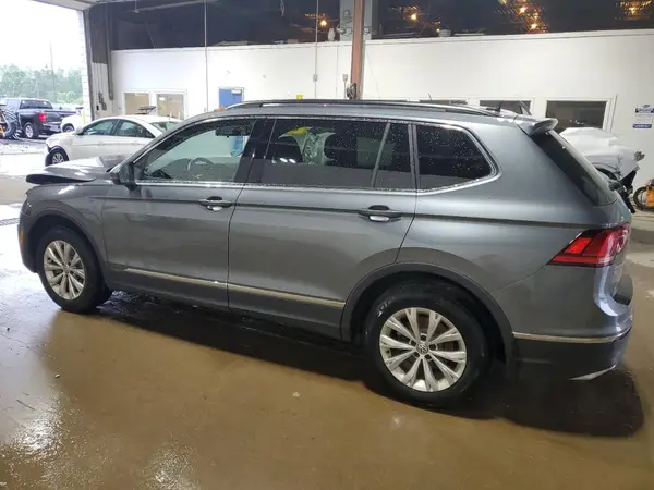 3VV2B7AX0JM058424 2018 VOLKSWAGEN TIGUAN - Image 2