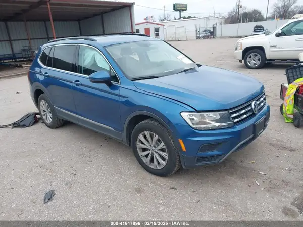 3VV2B7AX0JM059413 2018 VOLKSWAGEN TIGUAN - Image 1