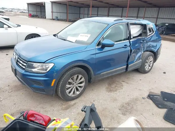 3VV2B7AX0JM059413 2018 VOLKSWAGEN TIGUAN - Image 2