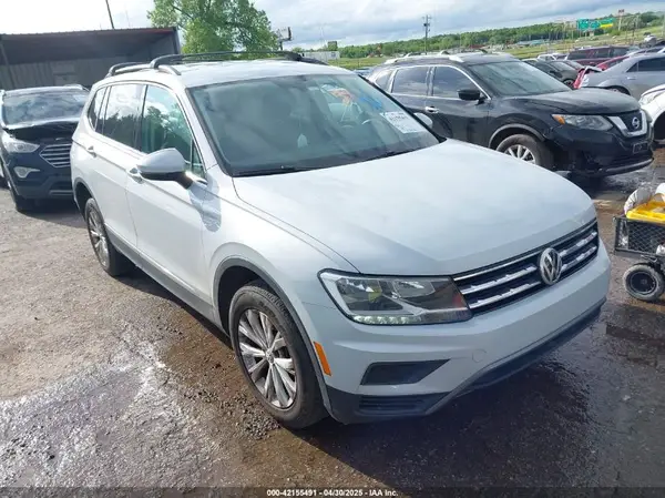 3VV2B7AX0JM062845 2018 VOLKSWAGEN TIGUAN - Image 1