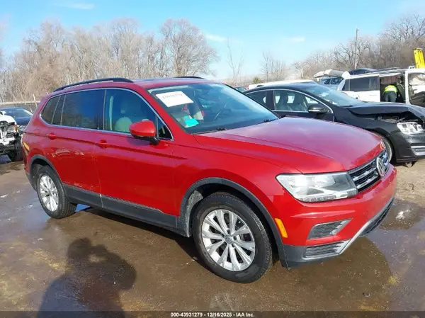 3VV2B7AX0JM062862 2018 VOLKSWAGEN TIGUAN - Image 1