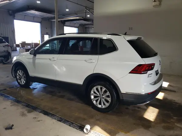 3VV2B7AX0JM063378 2018 VOLKSWAGEN TIGUAN - Image 2