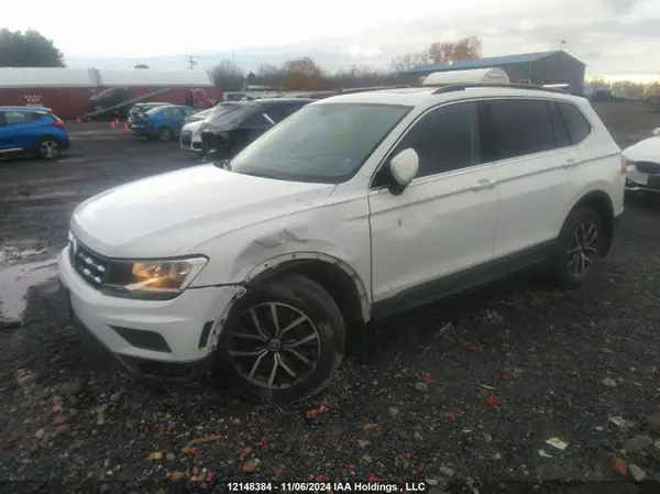 3VV2B7AX0JM067141 2018 VOLKSWAGEN TIGUAN - Image 2