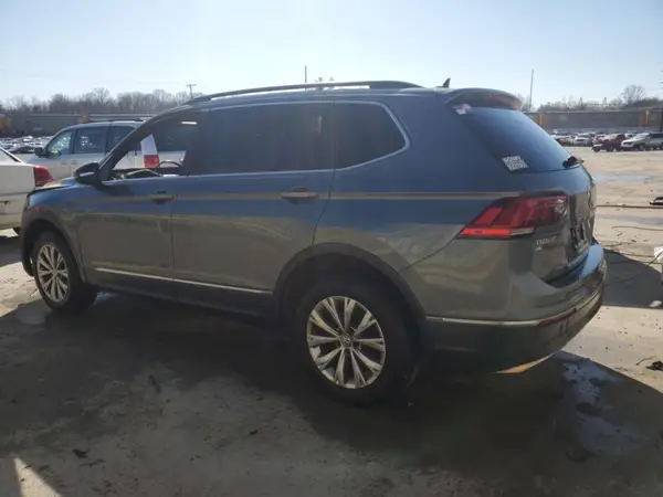3VV2B7AX0JM080830 2018 VOLKSWAGEN TIGUAN - Image 2