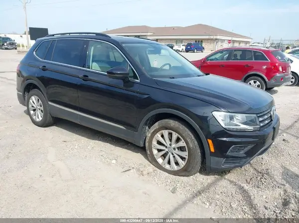 3VV2B7AX0JM084778 2018 VOLKSWAGEN TIGUAN - Image 1