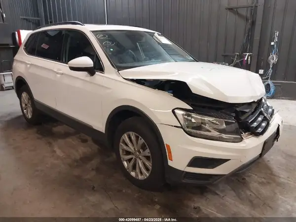 3VV2B7AX0JM095330 2018 VOLKSWAGEN TIGUAN - Image 1