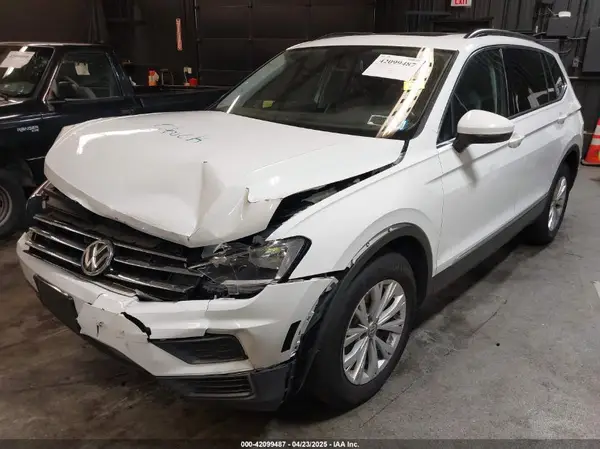 3VV2B7AX0JM095330 2018 VOLKSWAGEN TIGUAN - Image 2