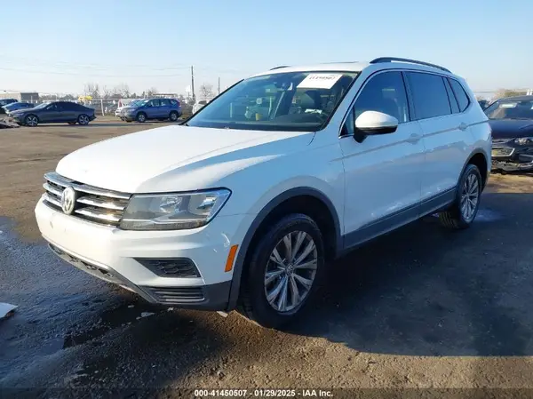 3VV2B7AX0JM096218 2018 VOLKSWAGEN TIGUAN - Image 2