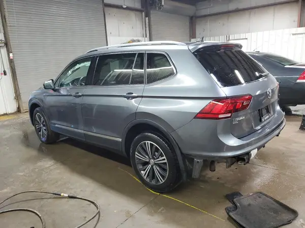 3VV2B7AX0JM107816 2018 VOLKSWAGEN TIGUAN - Image 2