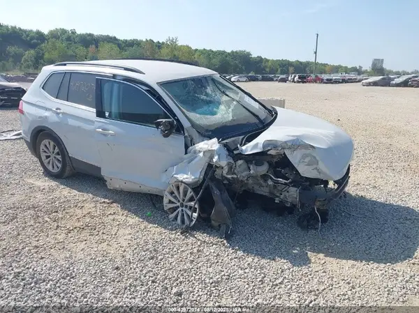 3VV2B7AX0JM113387 2018 VOLKSWAGEN TIGUAN - Image 1