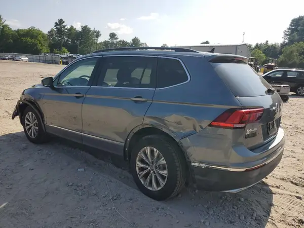 3VV2B7AX0JM113714 2018 VOLKSWAGEN TIGUAN - Image 2