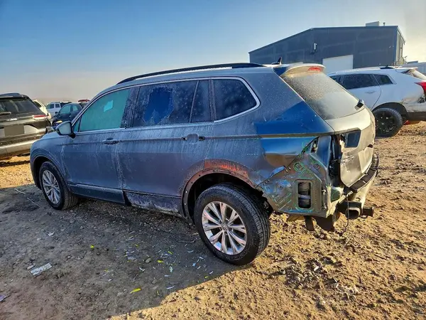 3VV2B7AX0JM113731 2018 VOLKSWAGEN TIGUAN - Image 2