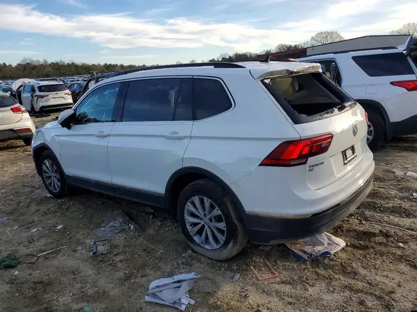 3VV2B7AX0JM120310 2018 VOLKSWAGEN TIGUAN - Image 2