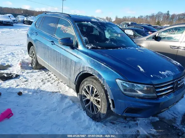 3VV2B7AX0JM138838 2018 VOLKSWAGEN TIGUAN - Image 1