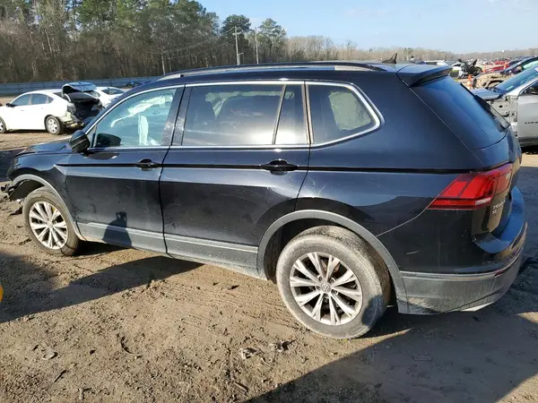 3VV2B7AX0JM141058 2018 VOLKSWAGEN TIGUAN - Image 2