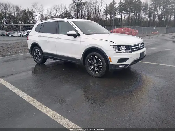 3VV2B7AX0JM144588 2018 VOLKSWAGEN TIGUAN - Image 1