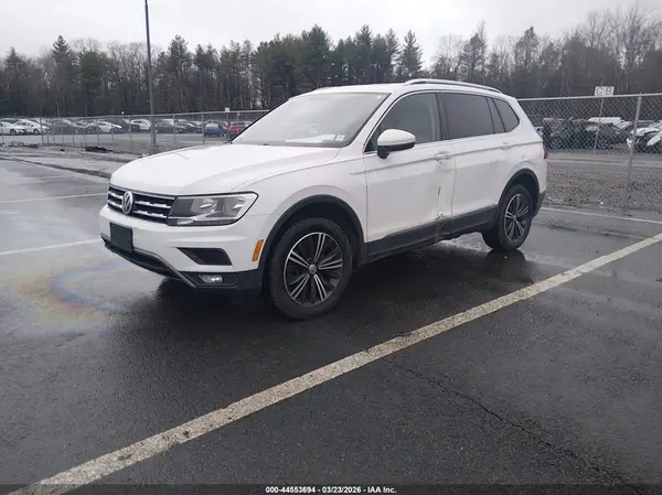 3VV2B7AX0JM144588 2018 VOLKSWAGEN TIGUAN - Image 2