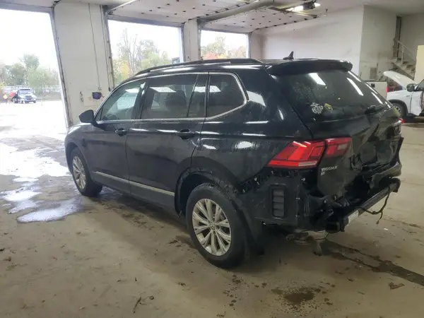 3VV2B7AX0JM154747 2018 VOLKSWAGEN TIGUAN - Image 2