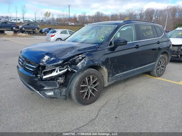 3VV2B7AX0JM156157 2018 VOLKSWAGEN TIGUAN - Image 2