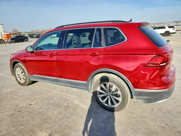 3VV2B7AX0JM163514 2018 VOLKSWAGEN TIGUAN - Image 2