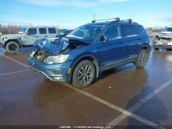 3VV2B7AX0JM166686 2018 VOLKSWAGEN TIGUAN - Image 2