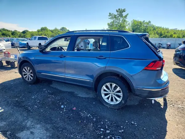 3VV2B7AX0JM178062 2018 VOLKSWAGEN TIGUAN - Image 2