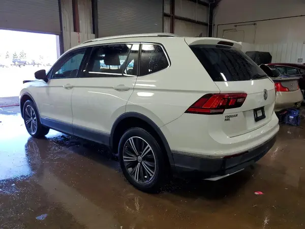 3VV2B7AX0JM184718 2018 VOLKSWAGEN TIGUAN - Image 2