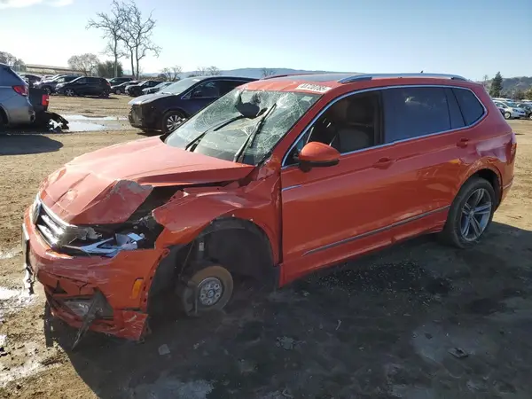 3VV2B7AX0JM205714 2018 VOLKSWAGEN TIGUAN - Image 1
