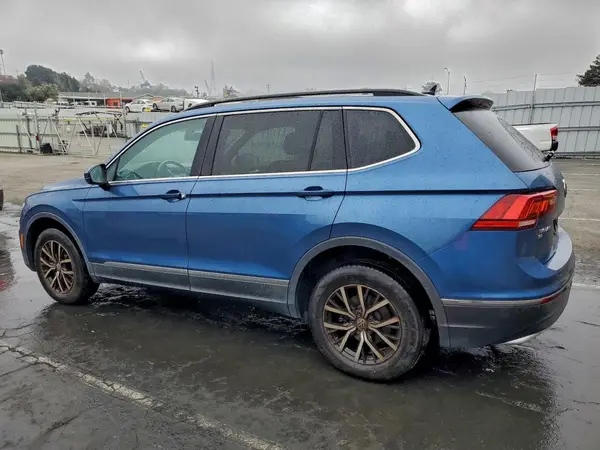 3VV2B7AX0JM218091 2018 VOLKSWAGEN TIGUAN - Image 2