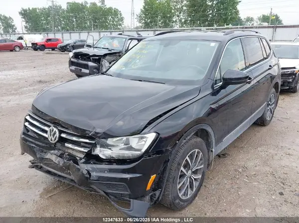 3VV2B7AX0JM218737 2018 VOLKSWAGEN TIGUAN - Image 2