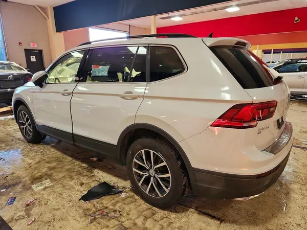 3VV2B7AX0KM035758 2019 VOLKSWAGEN TIGUAN - Image 2