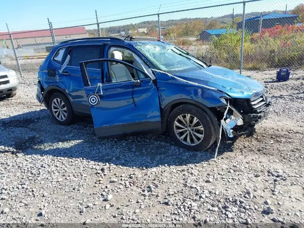 3VV2B7AX0KM038840 2019 VOLKSWAGEN TIGUAN - Image 1