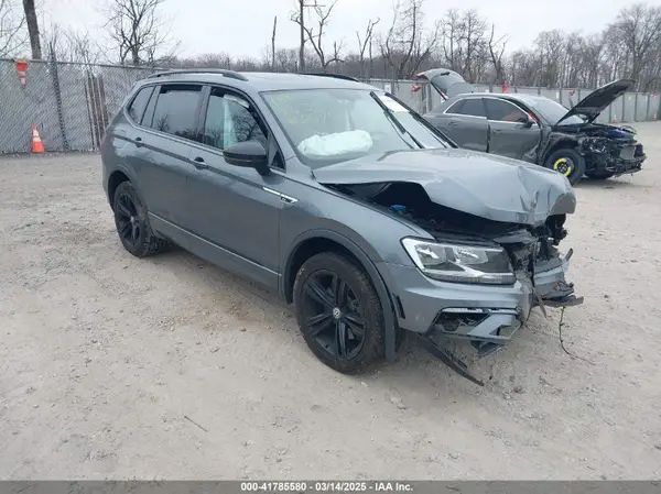 3VV2B7AX0KM186146 2019 VOLKSWAGEN TIGUAN - Image 1