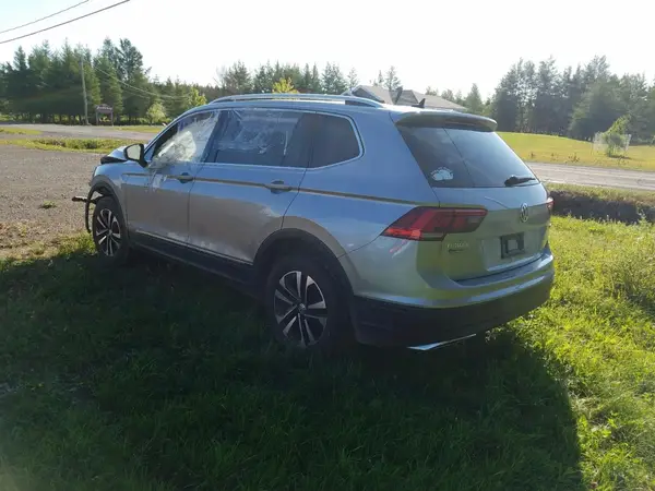 3VV2B7AX0LM058507 2020 VOLKSWAGEN TIGUAN - Image 2