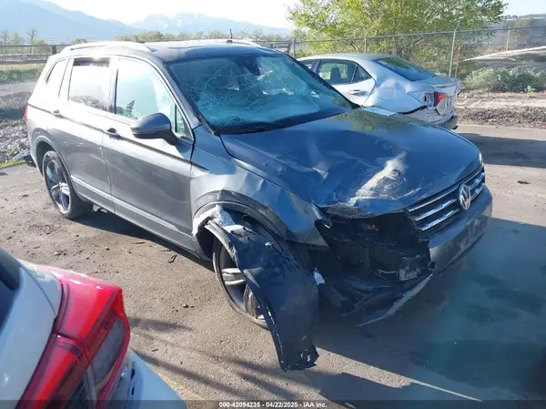 3VV2B7AX0LM076182 2020 VOLKSWAGEN TIGUAN - Image 1
