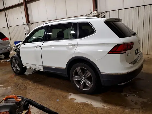 3VV2B7AX0LM181658 2020 VOLKSWAGEN TIGUAN - Image 2