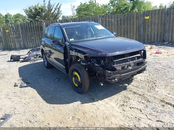 3VV2B7AX0MM027517 2021 VOLKSWAGEN TIGUAN - Image 1
