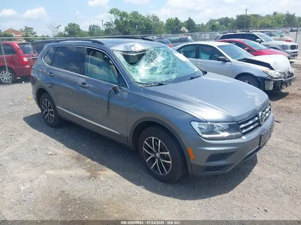 3VV2B7AX0MM090388 2021 VOLKSWAGEN TIGUAN - Image 1