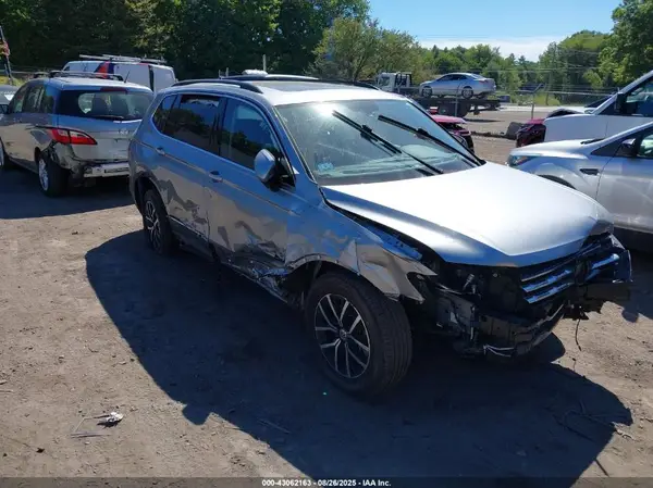 3VV2B7AX0MM091976 2021 VOLKSWAGEN TIGUAN - Image 1