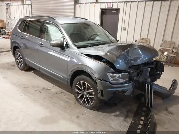 3VV2B7AX0MM102779 2021 VOLKSWAGEN TIGUAN - Image 1