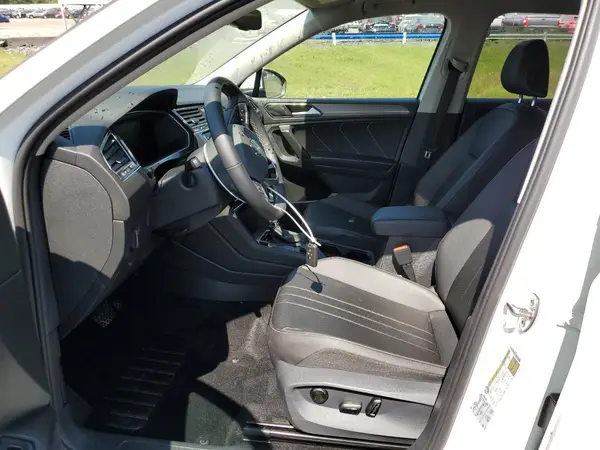 2022 VOLKSWAGEN TIGUAN auction photo 7