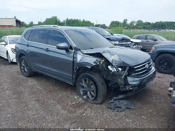 3VV2B7AX0NM111127 2022 VOLKSWAGEN TIGUAN - Image 1