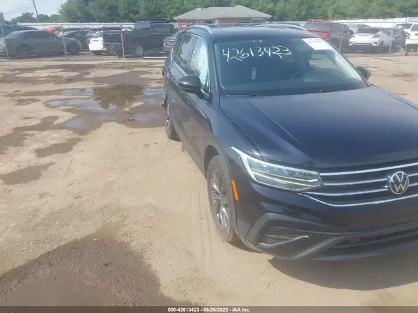 3VV2B7AX0NM142975 2022 VOLKSWAGEN TIGUAN - Image 1