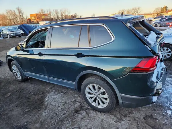 3VV2B7AX1JM013749 2018 VOLKSWAGEN TIGUAN - Image 2