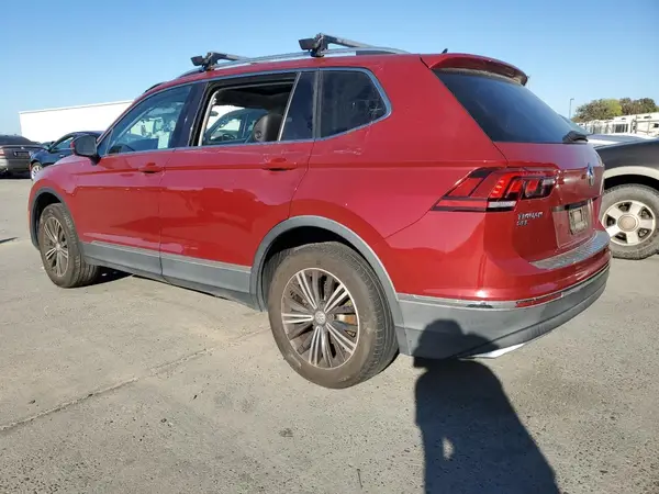 3VV2B7AX1JM075779 2018 VOLKSWAGEN TIGUAN - Image 2