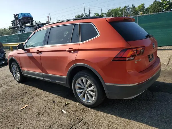 3VV2B7AX1JM078715 2018 VOLKSWAGEN TIGUAN - Image 2