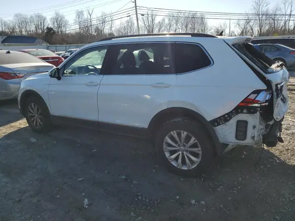 3VV2B7AX1JM133938 2018 VOLKSWAGEN TIGUAN - Image 2