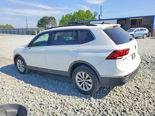 3VV2B7AX1JM138847 2018 VOLKSWAGEN TIGUAN - Image 2