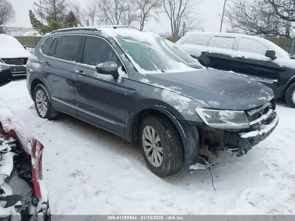 3VV2B7AX1JM142848 2018 VOLKSWAGEN TIGUAN - Image 1